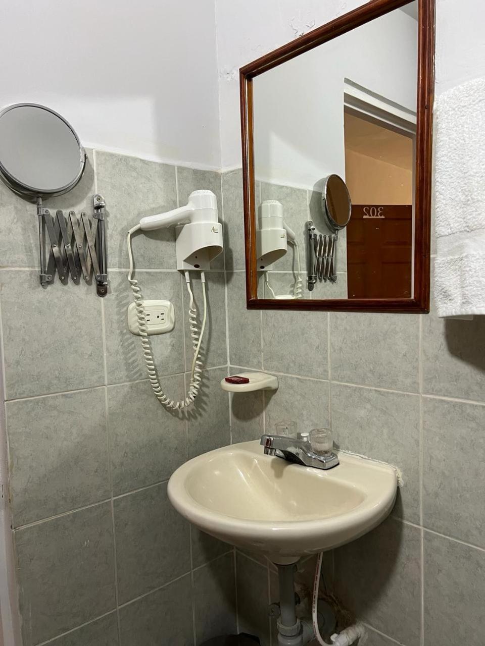 Hotel Armenia Centro Экстерьер фото